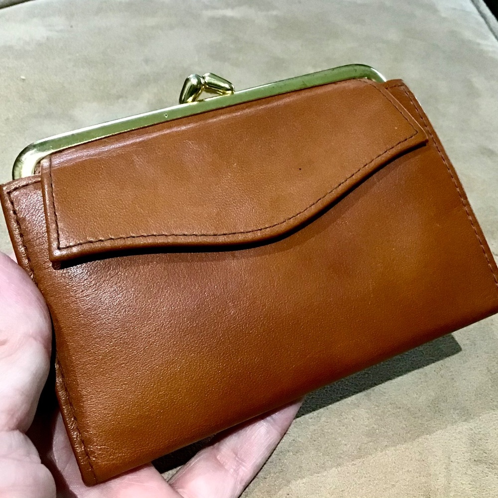 🌺VTG St. Thomas Leather Wallet- never used!